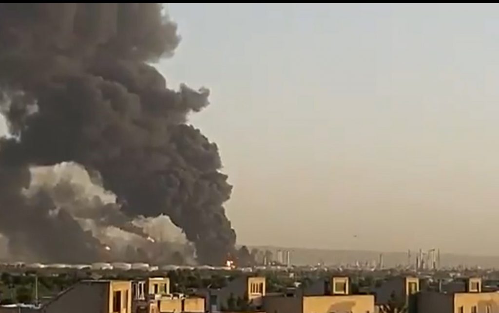 Explozie urmată de incendiu, la o rafinărie situată în apropiere de Teheran. VIDEO