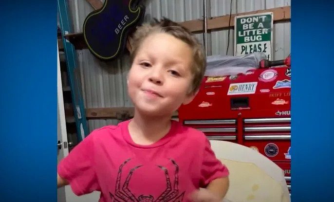 Corpul unui copil de cinci ani, găsit într-un coș de gunoi în camera de hotel. Iubita tatălui, principala suspectă