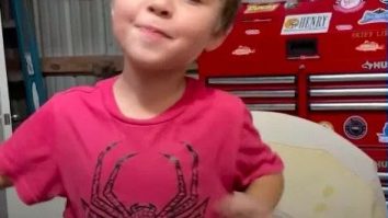 Corpul unui copil de cinci ani, găsit într-un coș de gunoi în camera de hotel. Iubita tatălui, principala suspectă