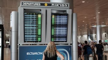 o femeie in aeroportul ben gurion din israel