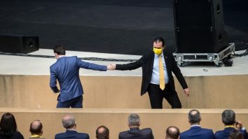 Îmbrânceli și înjurături între reprezentanții celor două tabere din PNL. De la ce a pornit scandalul de la Timișoara