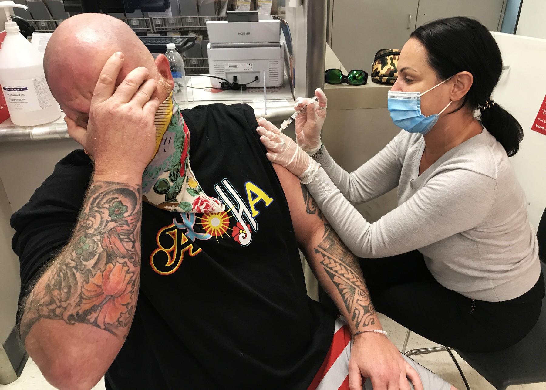 Doar 2 din 10 persoane care se tem de ace sunt femei. Bărbat: „Dacă ar trebui să naștem, am leșina preventiv”