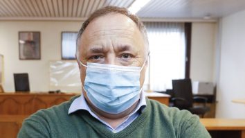 Expert în COVID-19, ținta unui lunetist extremist: „Acum și virologii decid cum să trăim tu și cu mine”