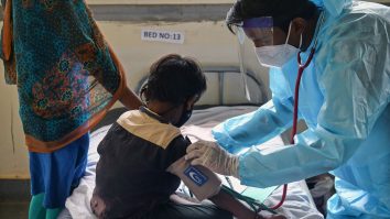 India se luptă cu o creștere a cazurilor de sindrom inflamator la copiii care s-au vindecat de COVID-19. Cum se manifestă boala