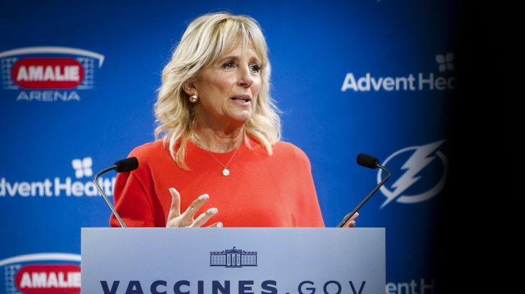 Jill Biden, prima doamnă a SUA, va apărea pe coperta revistei Vogue