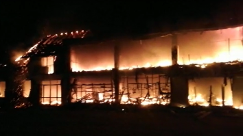 Incendiu puternic în Timiș. Un magazin a ars în totalitate