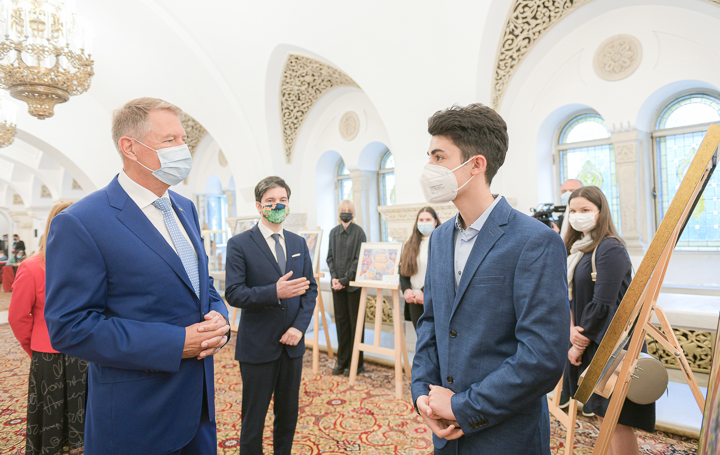 Parlamentul şi Palatul Cotroceni, deschise pentru copii de ziua lor. Cei mici i-au întâlnit pe Klaus Iohannis și Ludovic Orban