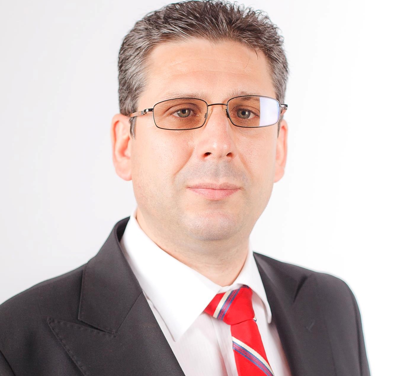 Inspectorul Școlar din București a fost demis. Ionel Pușcaș a catalogat incidentul în care un elev s-a aruncat de pe geamul clasei drept „o joacă”