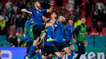 jucatorii italieni dupa victoria cu austria.