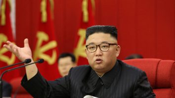 Liderul Coreei de Nord într-o conferință de presă.
