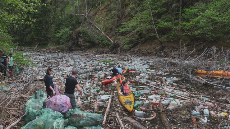 Imagini dezolante pe Lacul Beliș. 3.500 de saci cu gunoi au fost strânși de pe unul din cele mai frumoase lacuri din țară. FOTO