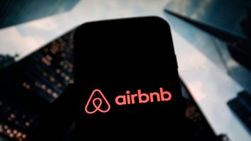 O tânără a primit 7 milioane de dolari de la Airbnb, după ce a fost violată într-un apartament închiriat