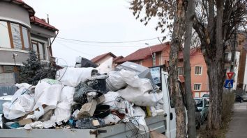 masina cu gunoaie in sectorul 1, bucuresti.