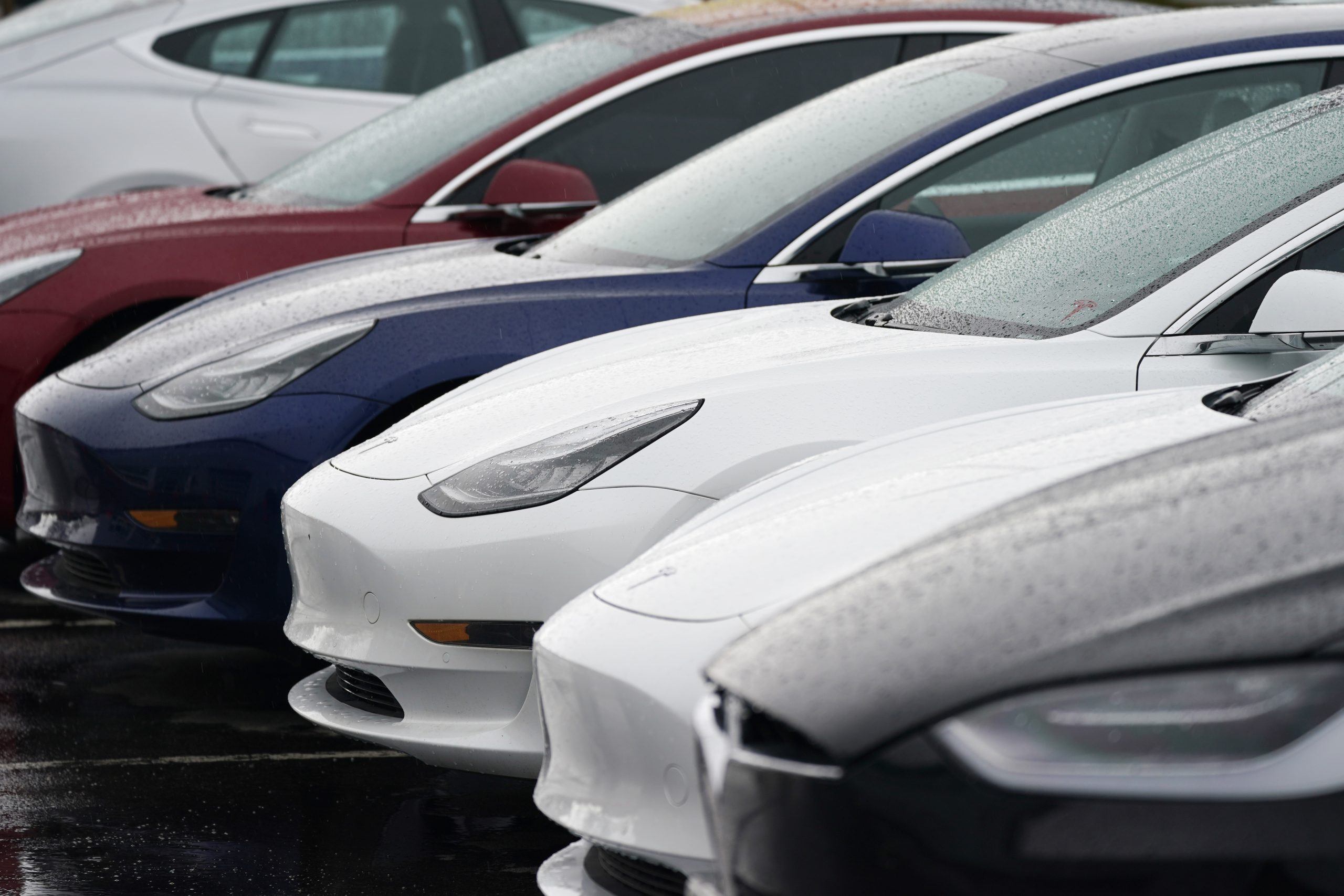 Comisia Europeană vrea să facă mașinile electrice mai accesibile pentru toată lumea