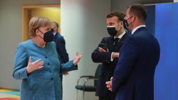 Angela Merkel s-a întâlnit cu Emmanuel Macron. Relația UE cu Rusia, printre problemele discutate