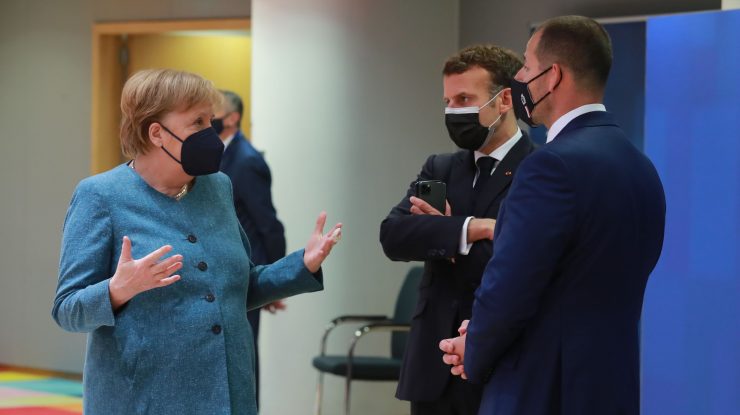 Angela Merkel s-a întâlnit cu Emmanuel Macron. Relația UE cu Rusia, printre problemele discutate