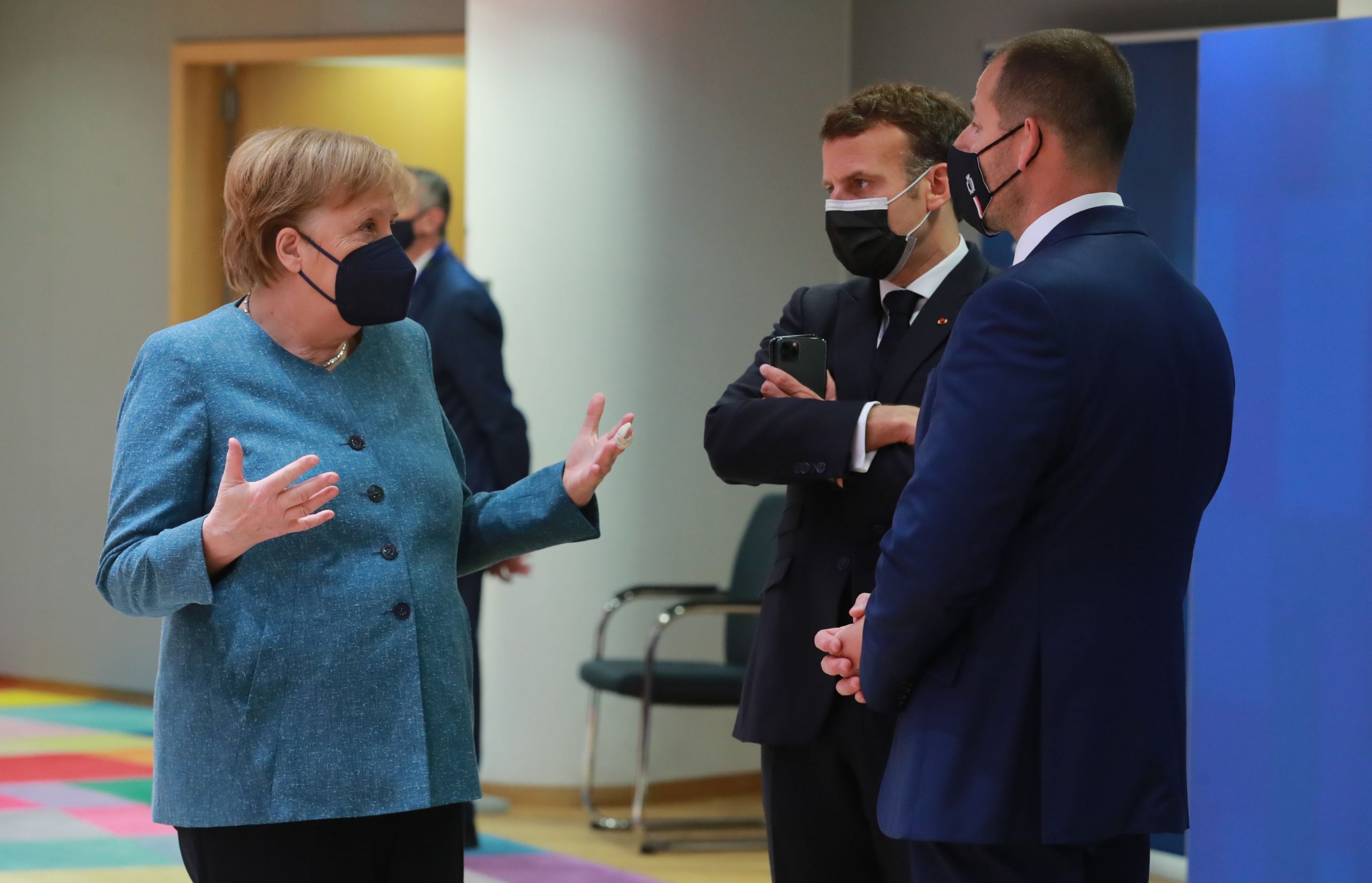 Angela Merkel s-a întâlnit cu Emmanuel Macron. Relația UE cu Rusia, printre problemele discutate