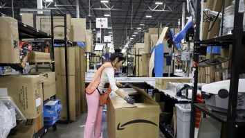 Politicile anti-lene de la Amazon. Jeff Bezos este convins că oamenii sunt indolenți prin natura lor