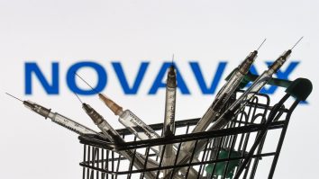 Eficacitatea serului Novavax se apropie de Pfizer și Moderna. SUA vor produce 100 de milioane de doze pe lună