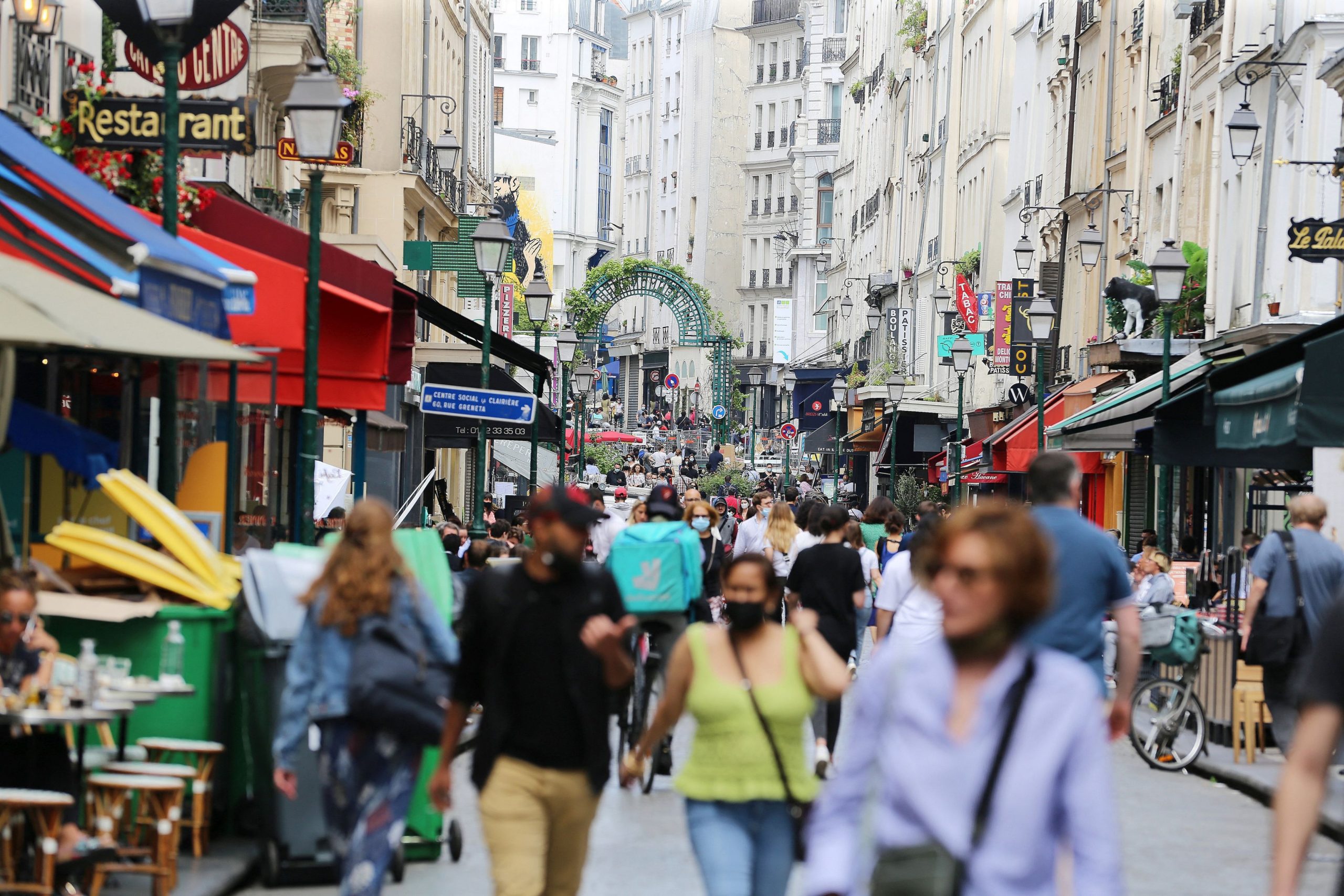 Noi condiții de călătorie în Franța. Numărul de infecții din Hexagon a crescut considerabil