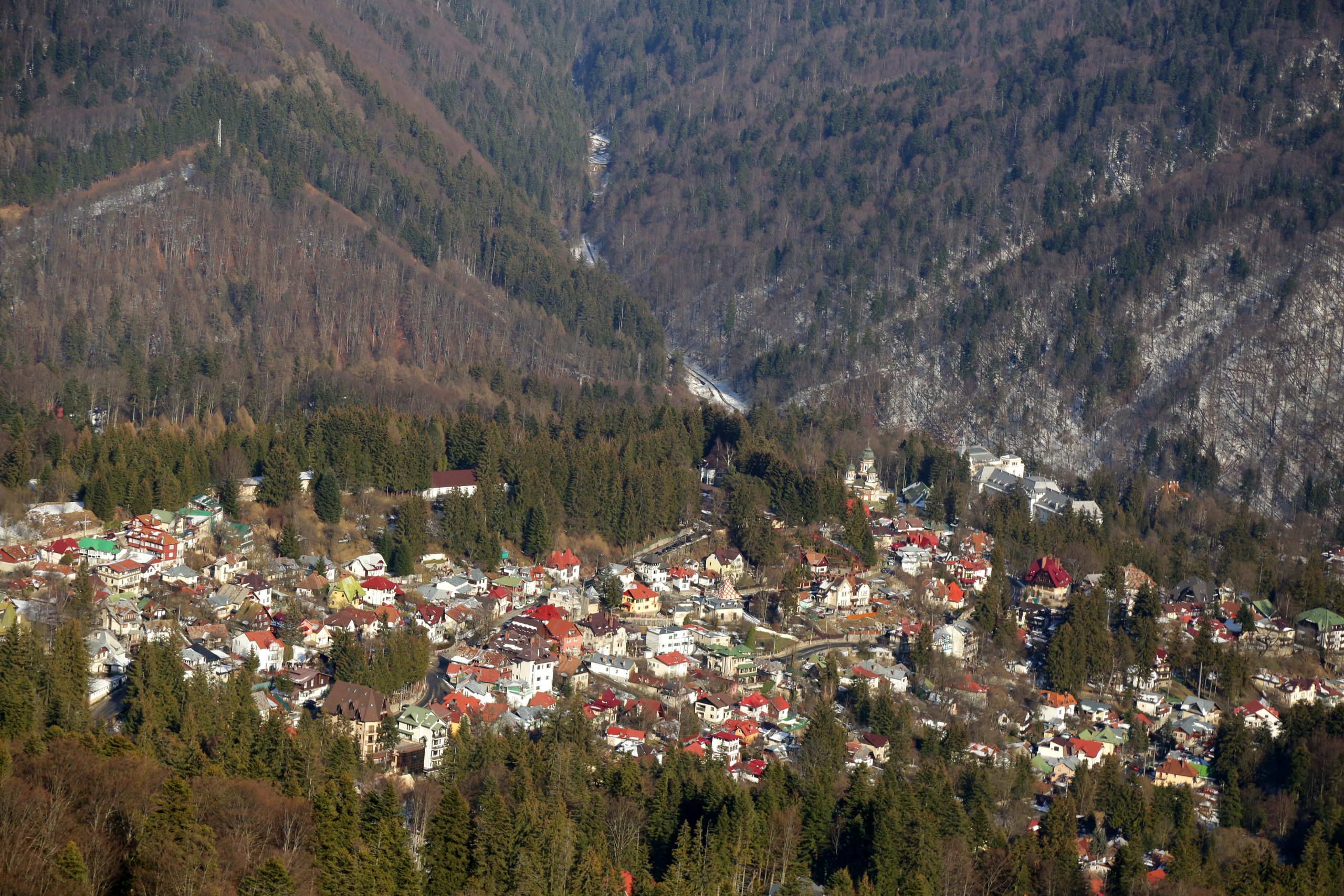 Minivacanța de Rusalii. Cât costă o noapte de cazare în Sinaia și în ce alte locuri din România poți merge