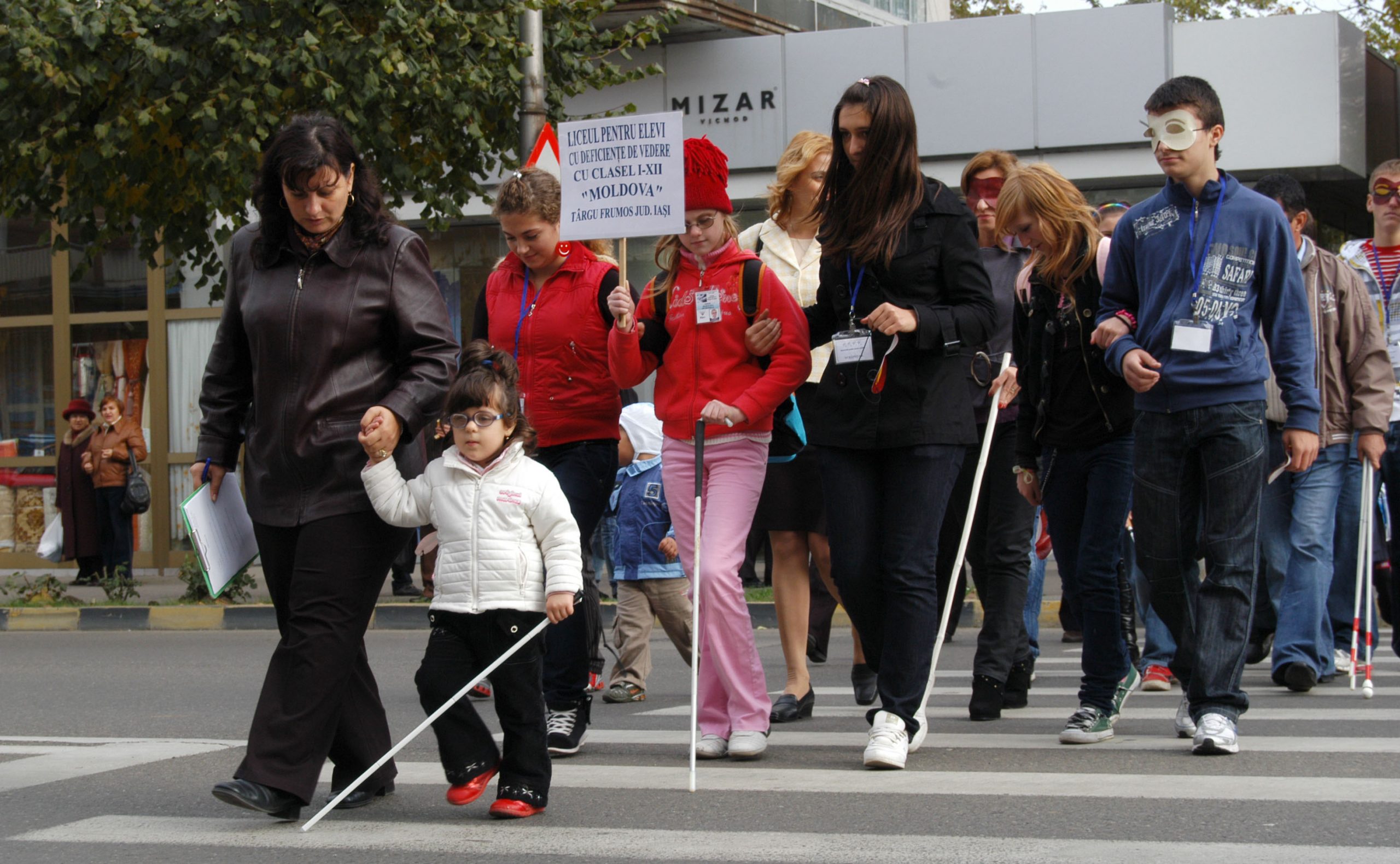 Persoanele cu deficienţe de vedere vor putea merge fără însoţitor în Iaşi, cu ajutorul unei aplicații