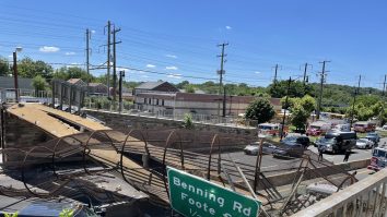 Un pod pietonal s-a prăbușit în Washington DC. Mai mulți oameni au fost răniți. FOTO și VIDEO