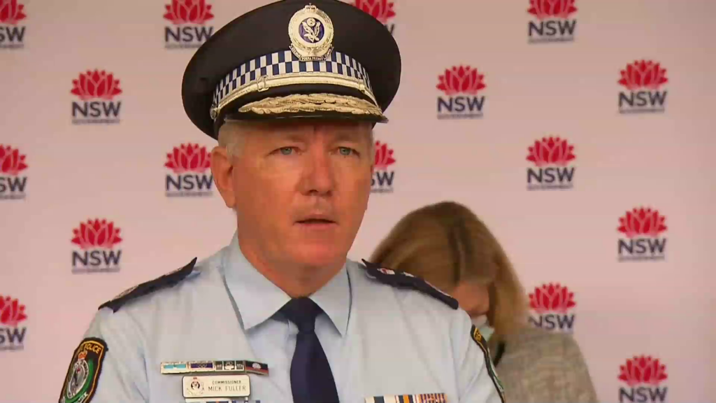 Polițist care vorbește despre situația celor doi australieni.