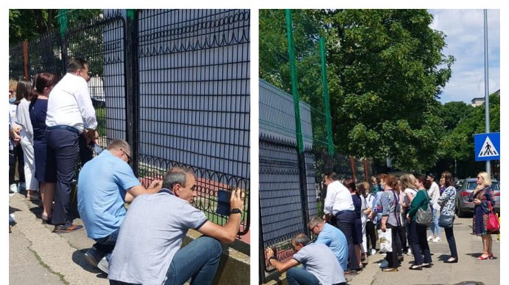 Mai mulți părinți au fotografiat prin gard festivitatea de absolvire a unor elevi de clasa a VIII-a. „O umilință marca CNSU”. FOTO