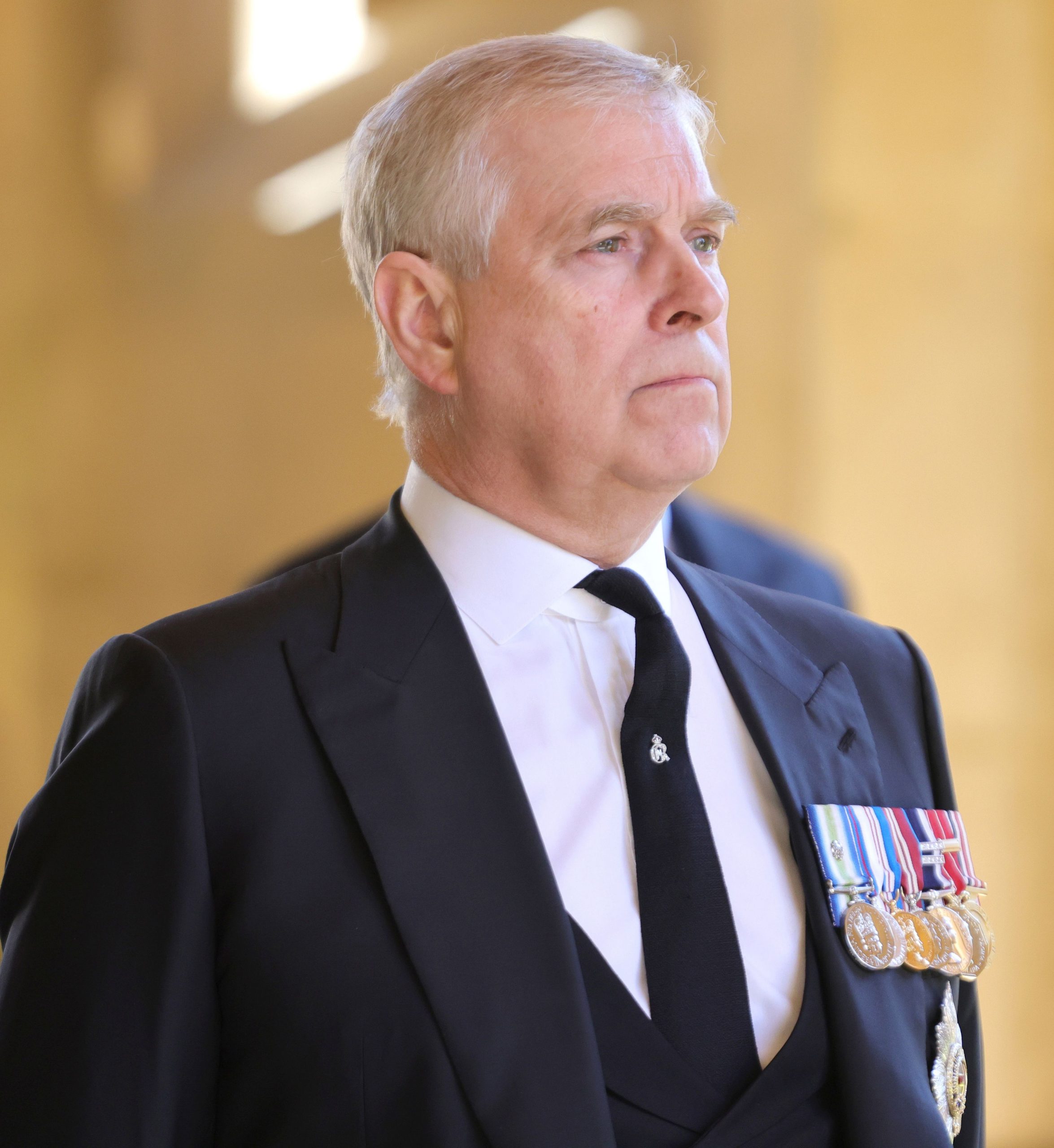 Prințului Andrew al Marii Britanii i s-au retras gradele militare și titlul regal