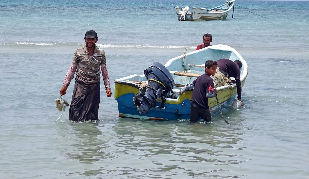 Pescarii din Yemen au descoperit o comoară de 1,5 milioane de dolari în stomacul unui cașalot mort: „E o substanță rară”