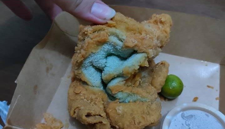 O femeie a primit „prosop prăjit“ în locul puiului crispy pe care îl comandase: „Atât de dezgustător și jenant!“. VIDEO