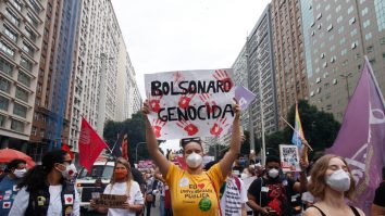 Protest în Brazilia față de politica de gestionare a pandemiei a lui Jair Bolsonaro.