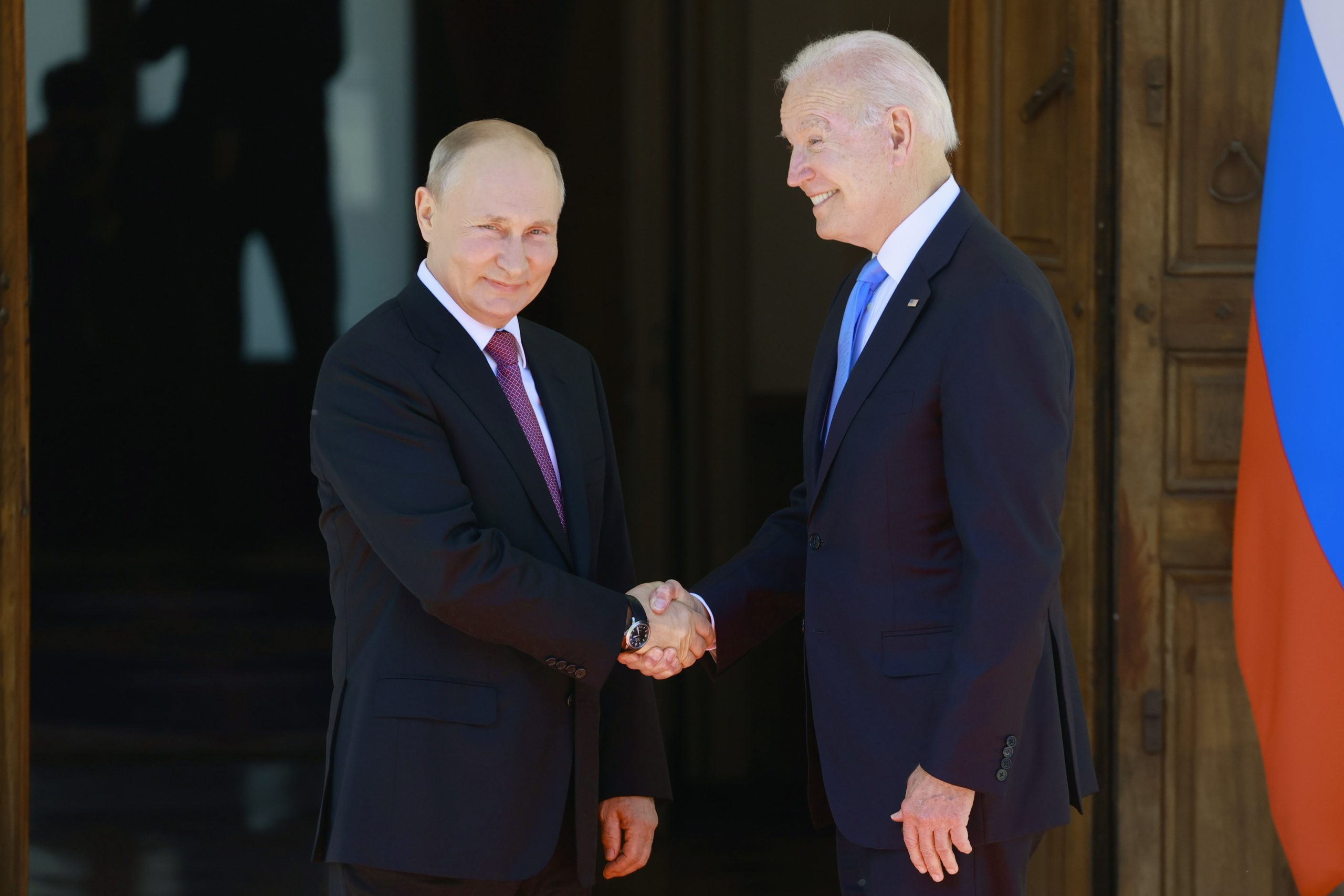 Joe Biden și Vladimir Putin au încheiat discuția telefonică despre situația din Ucraina