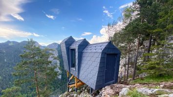 Refugii montane panoramice, destinate turiștilor și fotografilor, deschise la Cheile Bicazului. FOTO-VIDEO