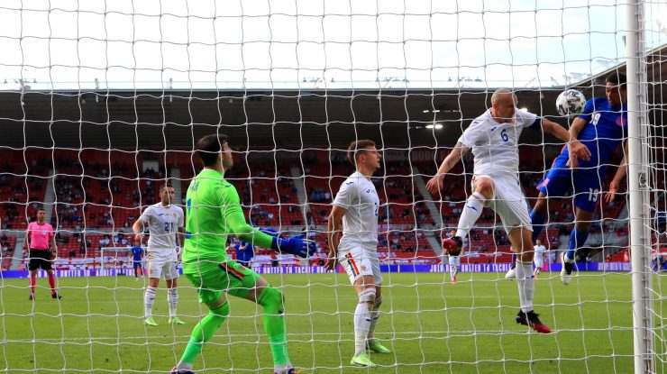 Anglia 1 – 0 România. „Tricolorii” pierd dintr-un penalty, după un joc bun făcut de băieții lui Mirel Rădoi