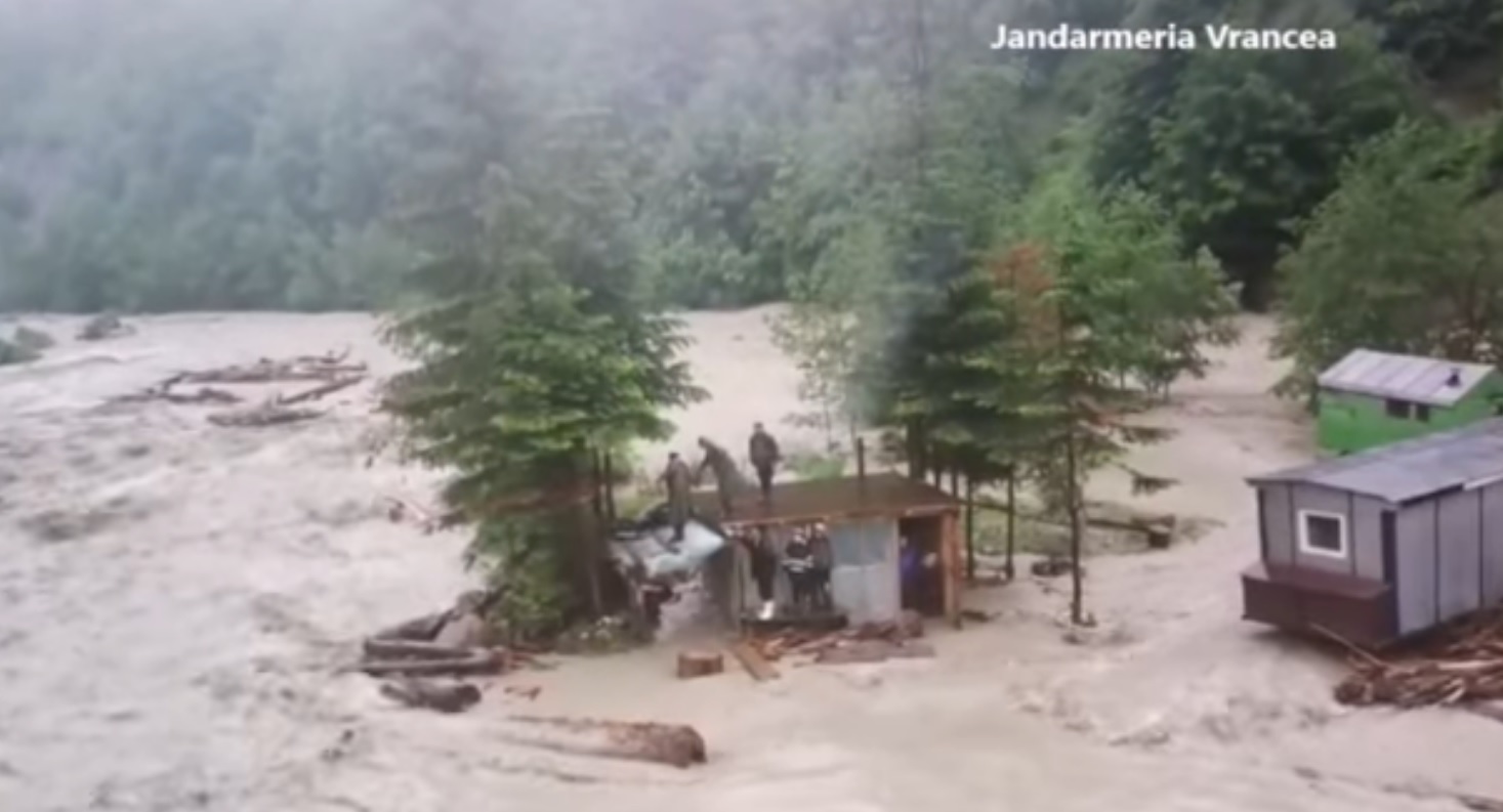 Salvamont, mesaj dur la adresa Jandarmeriei Vrancea: Privitorii se cred mari salvatori. Jenantă atitudine. V-am salvat și drona