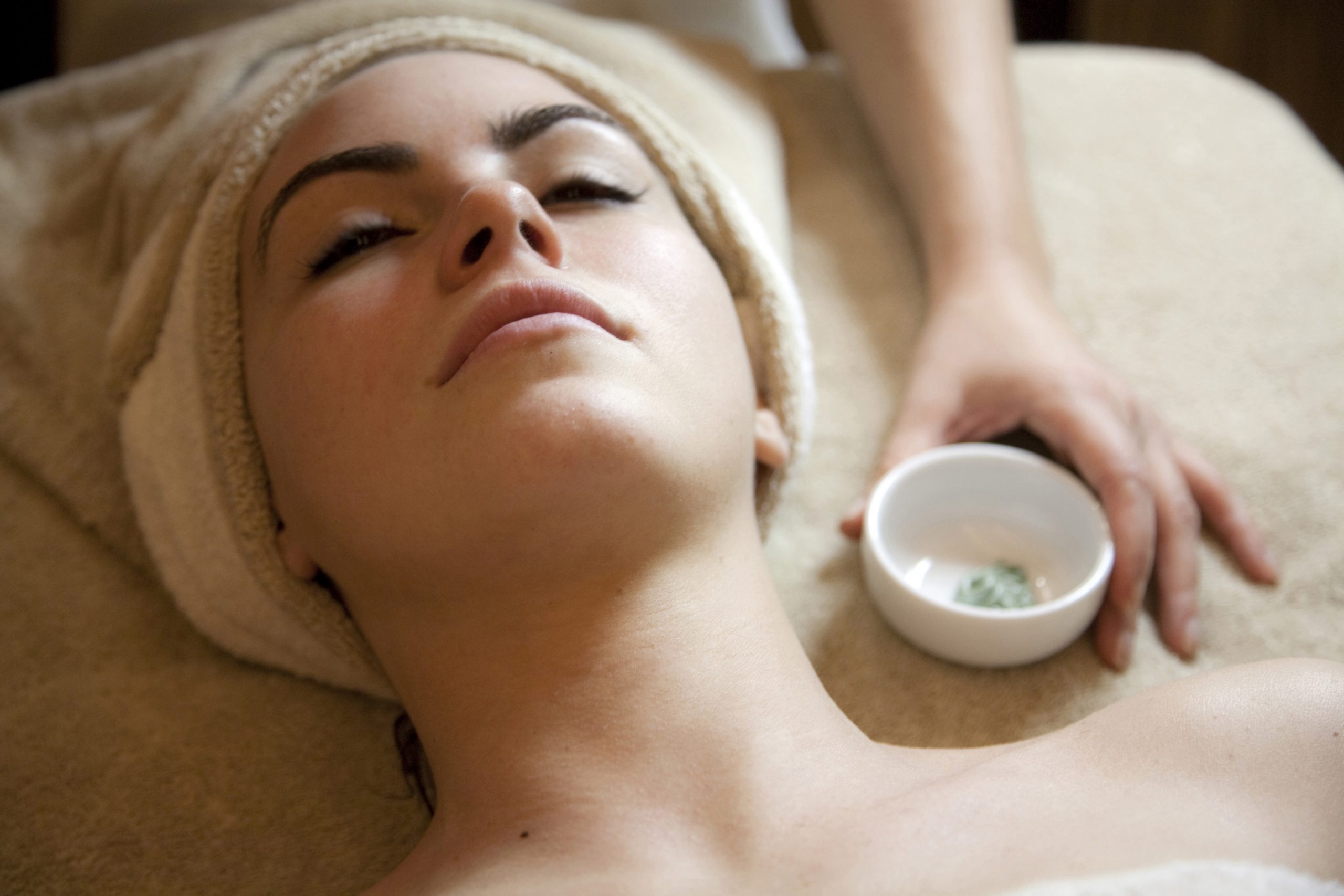 STUDIU. Vom putea avea probleme mai mari cu pielea în viitor. Bacteriile care ne curăță fața sunt pe cale de dispariție