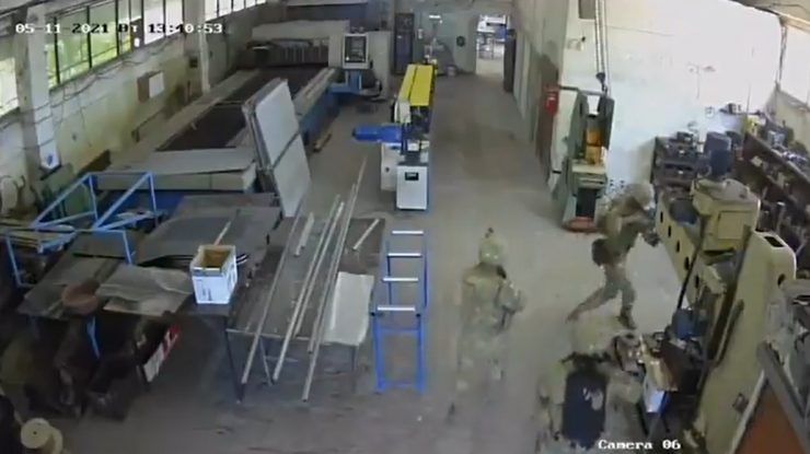 VIDEO. Momentul în care soldații americani  „atacă” din greșeală o fabrică de ulei din Bulgaria. Reacția muncitorilor: „Am început să alerg!”