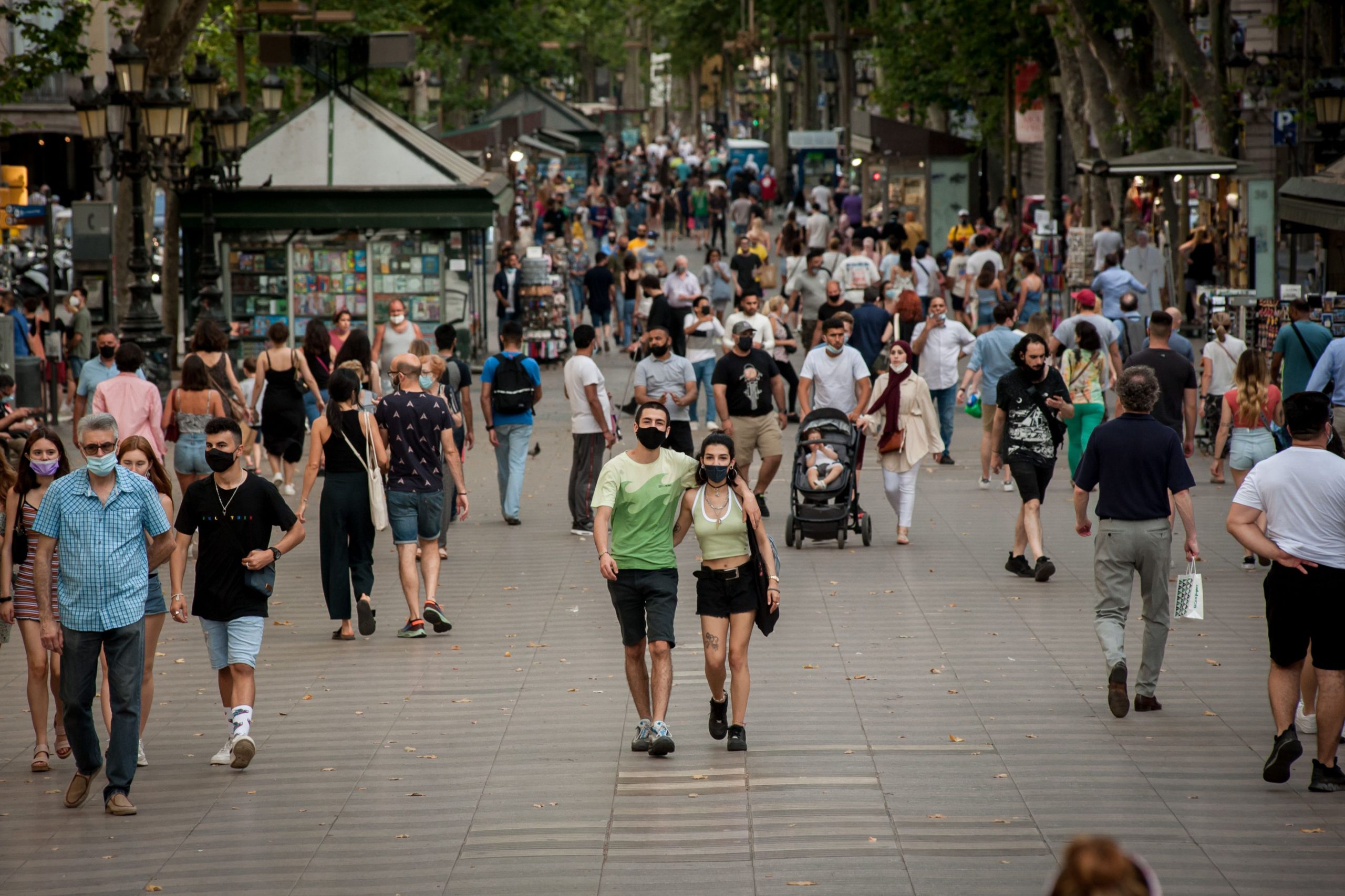 Spania renunță la purtarea măștii în spațiile publice deschise