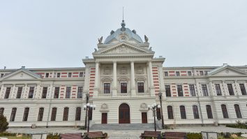 Spitalul Colțea fotografiat din față.