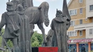 Statuia lui Mihai Viteazul a fost vandalizată în Sfântu Gheorghe. A fost pictat steagul Ungariei pe ea
