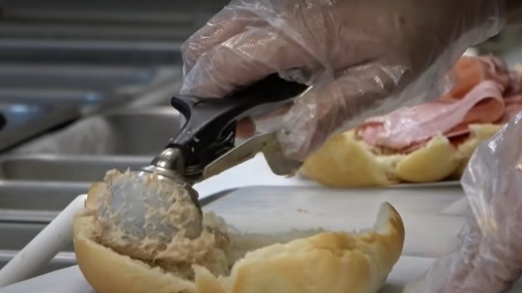 Sandviciurile cu ton nu conțin carne de pește. Ce au arătat rezultatele unui test de laborator