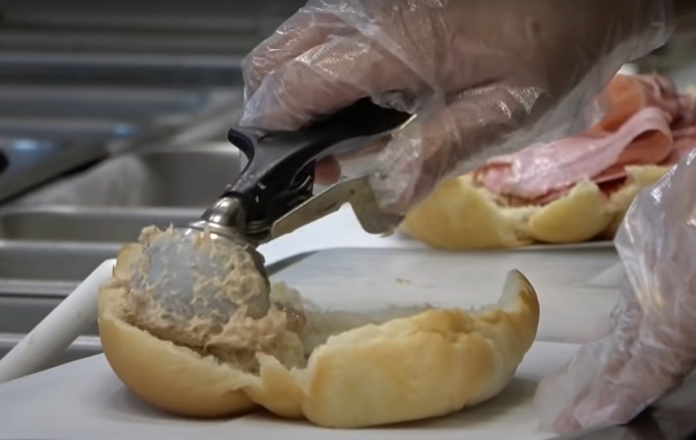 Sandviciurile cu ton nu conțin carne de pește. Ce au arătat rezultatele unui test de laborator