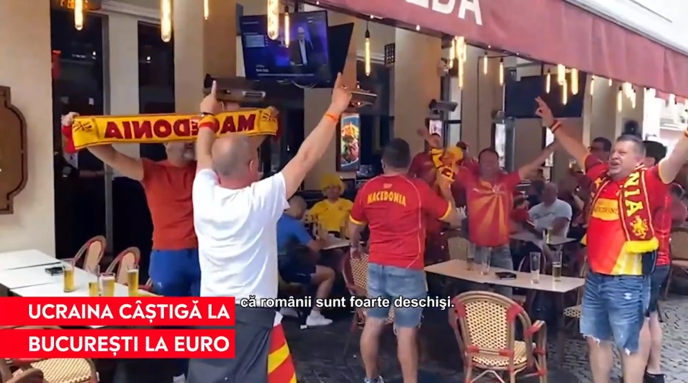 Suporterii Macedoniei de Nord au invadat Centrul Vechi al Capitalei: „Românii sunt foarte deschişi”