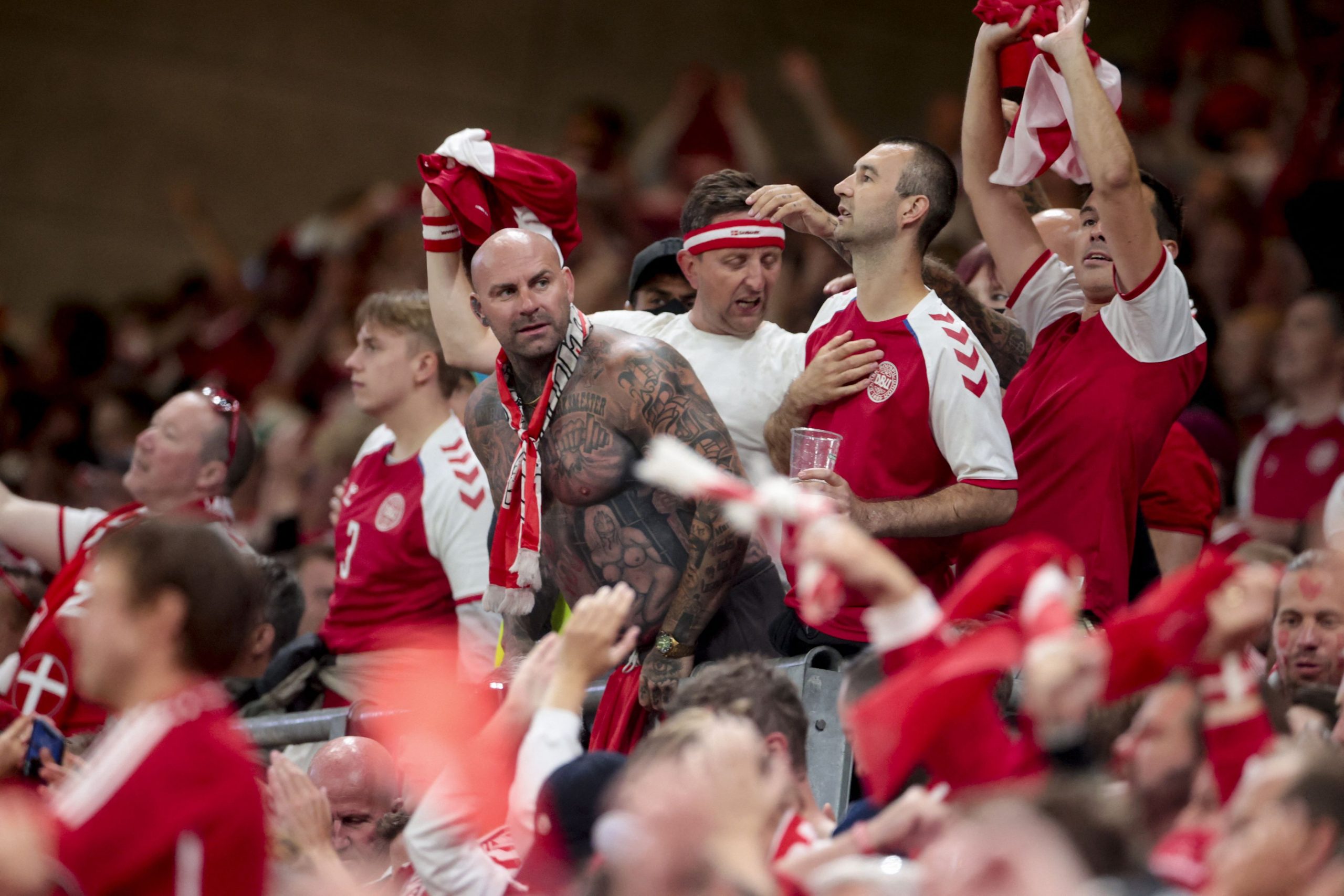 EURO 2020: Trei fani care au fost pe stadion la meciul Danemarca – Belgia s-au infectat cu varianta Delta a coronavirusului