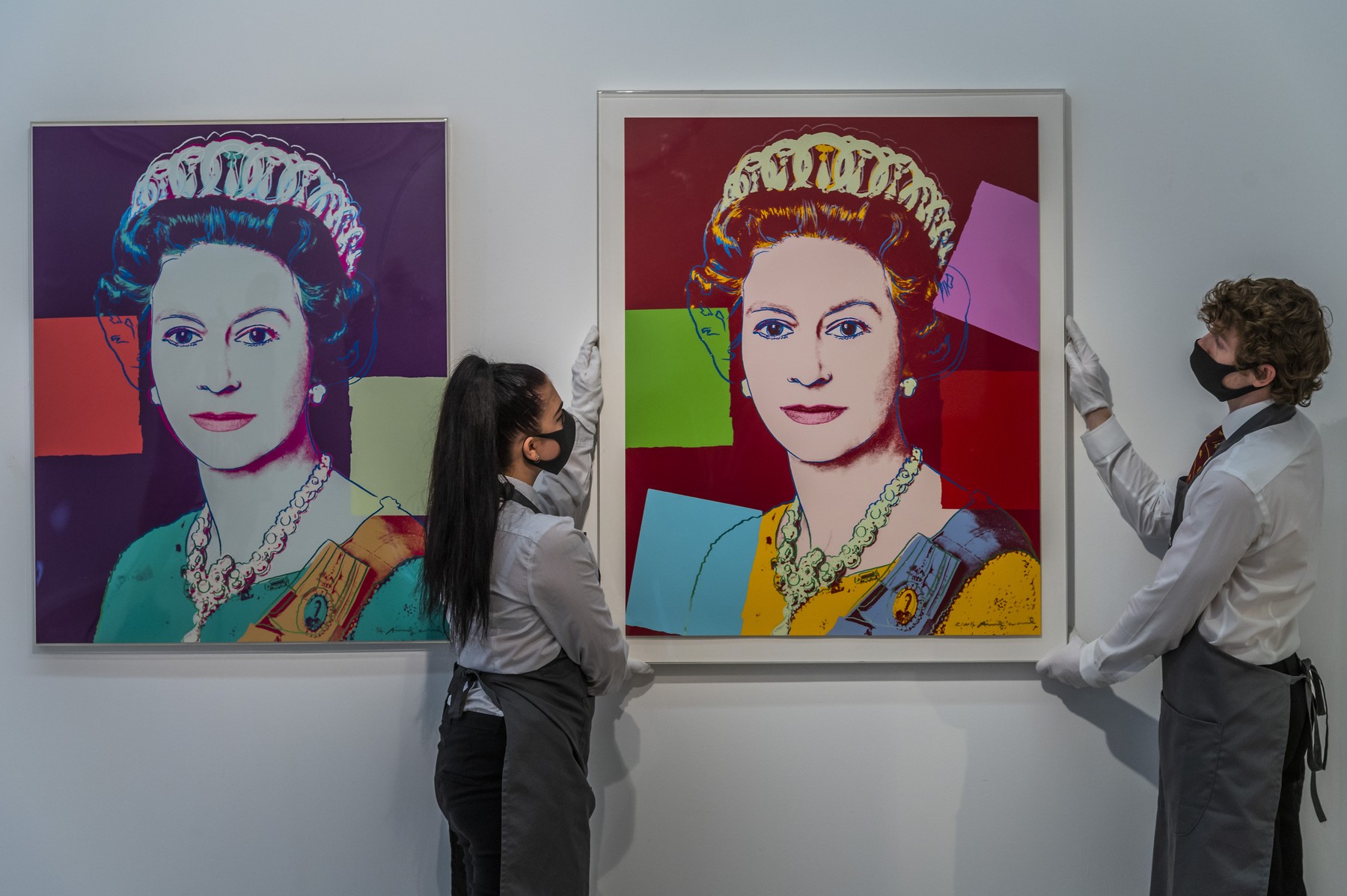 Un grup de studenți din cadrul Universității Oxford au dat jos portretul reginei Elisabeta a II-a