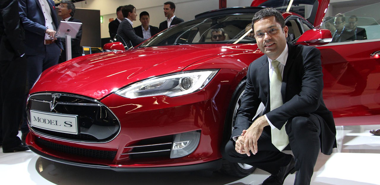 Unul dintre cei mai importanţi oameni de la Tesla şi-a vândut acţiunile cu 274 de milioane dolari