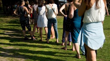 toaletă femei coadă