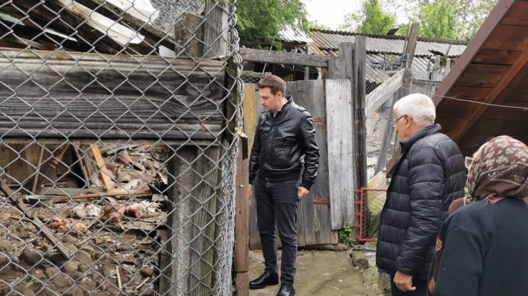 Invazie de urşi în Soveja. Primarul cere ajutorul autorităţilor: „Domnule ministru, dormiți?”